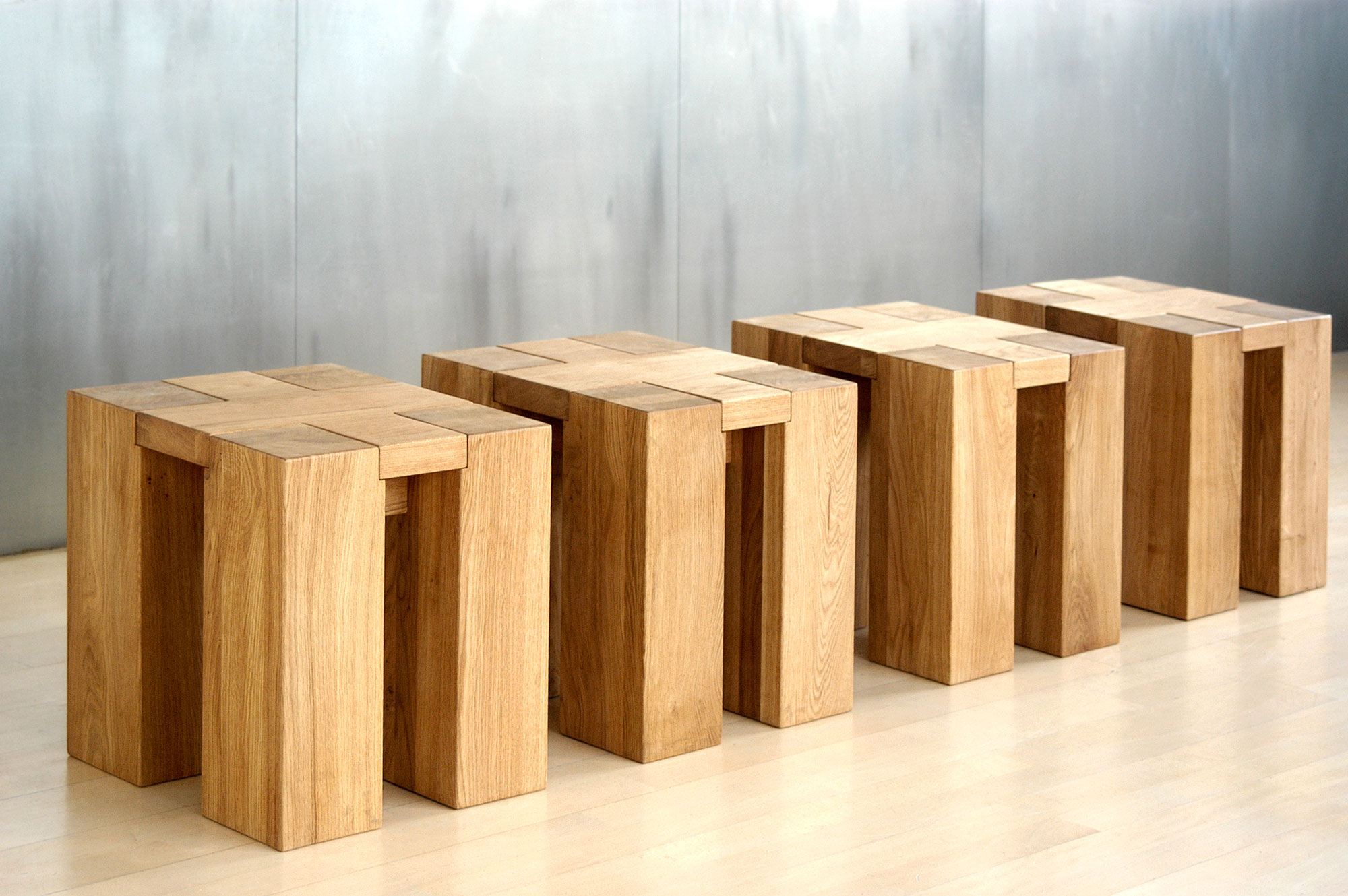 Rustikal Massivholz Hocker TAURUS 4 B14X14 TT44A Maßgefertigt aus Massivholz von vitamin design