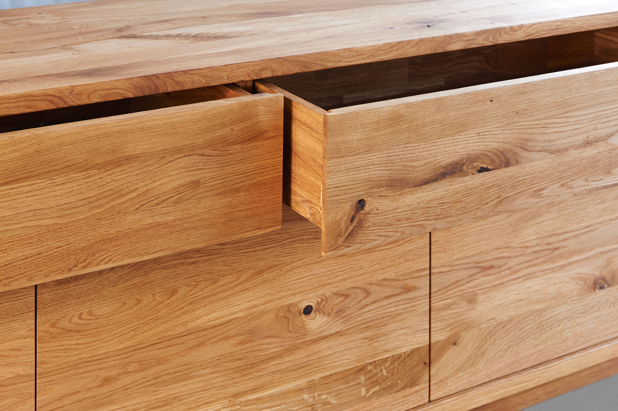 Holz Designerkommode LINEA VDC8914 Maßgefertigt aus Massivholz von vitamin design