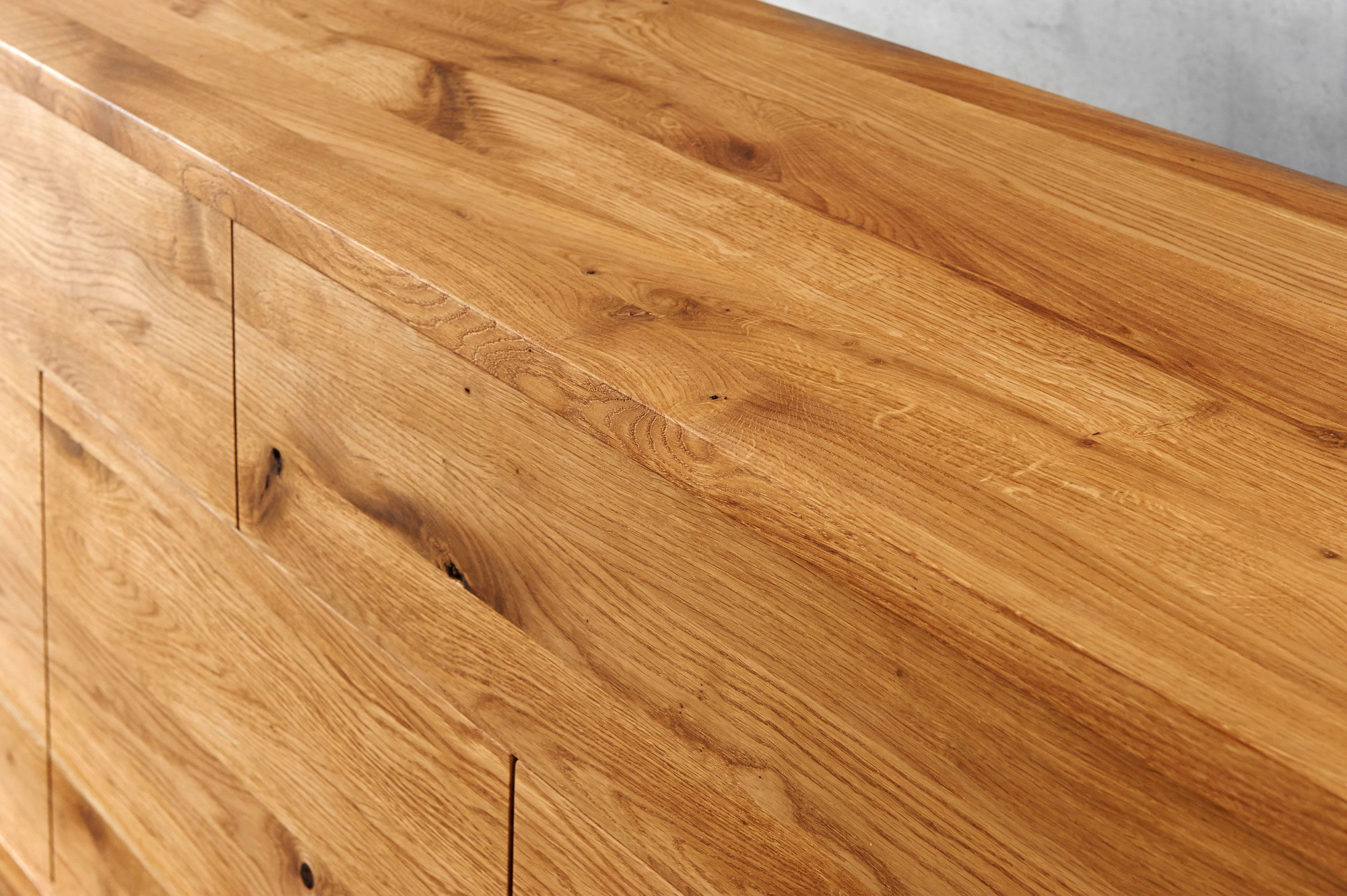 Holz Designerkommode LINEA VDC8881 Maßgefertigt aus Massivholz von vitamin design