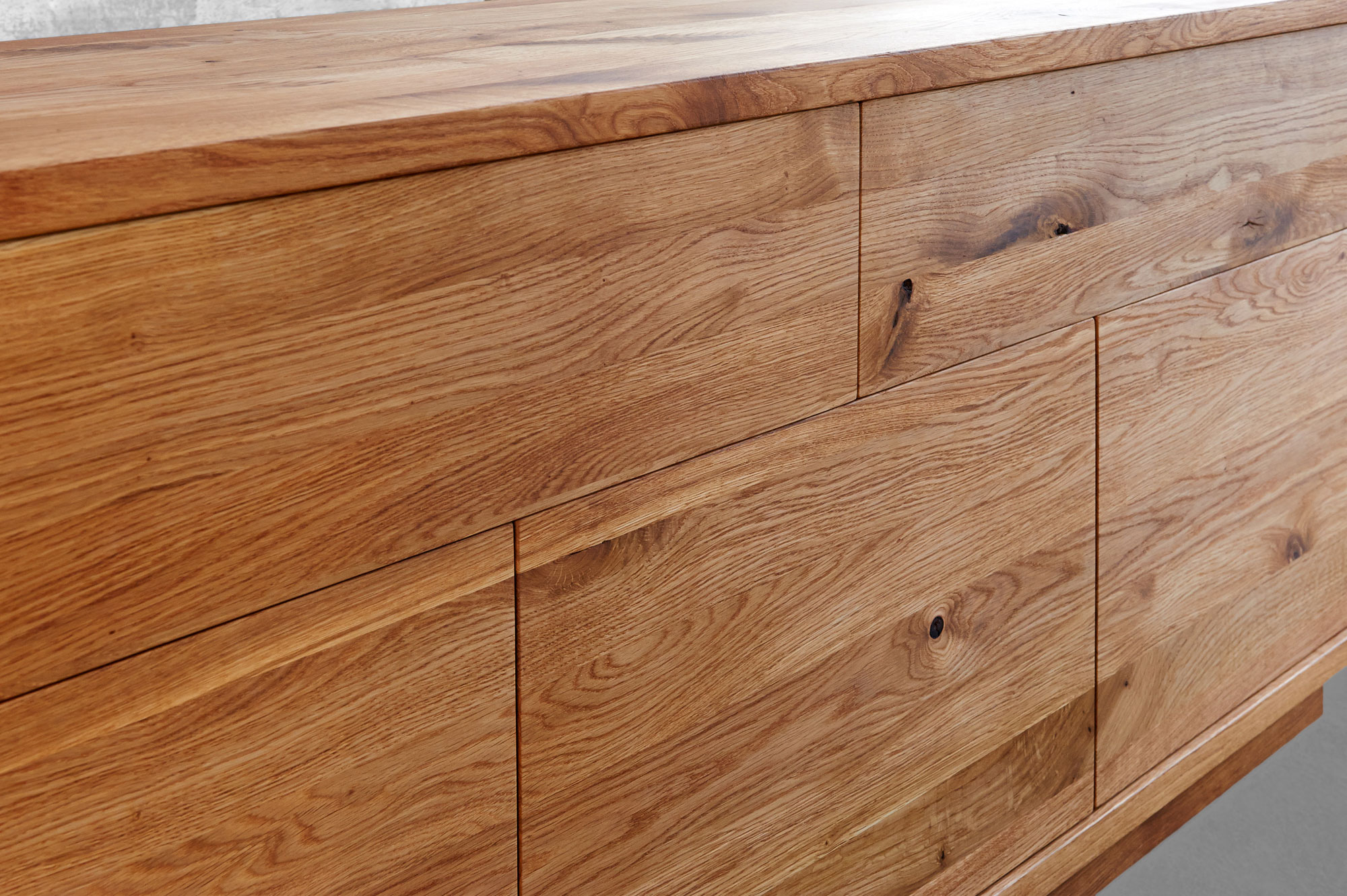 Holz Designerkommode LINEA VDC8879 Maßgefertigt aus Massivholz von vitamin design