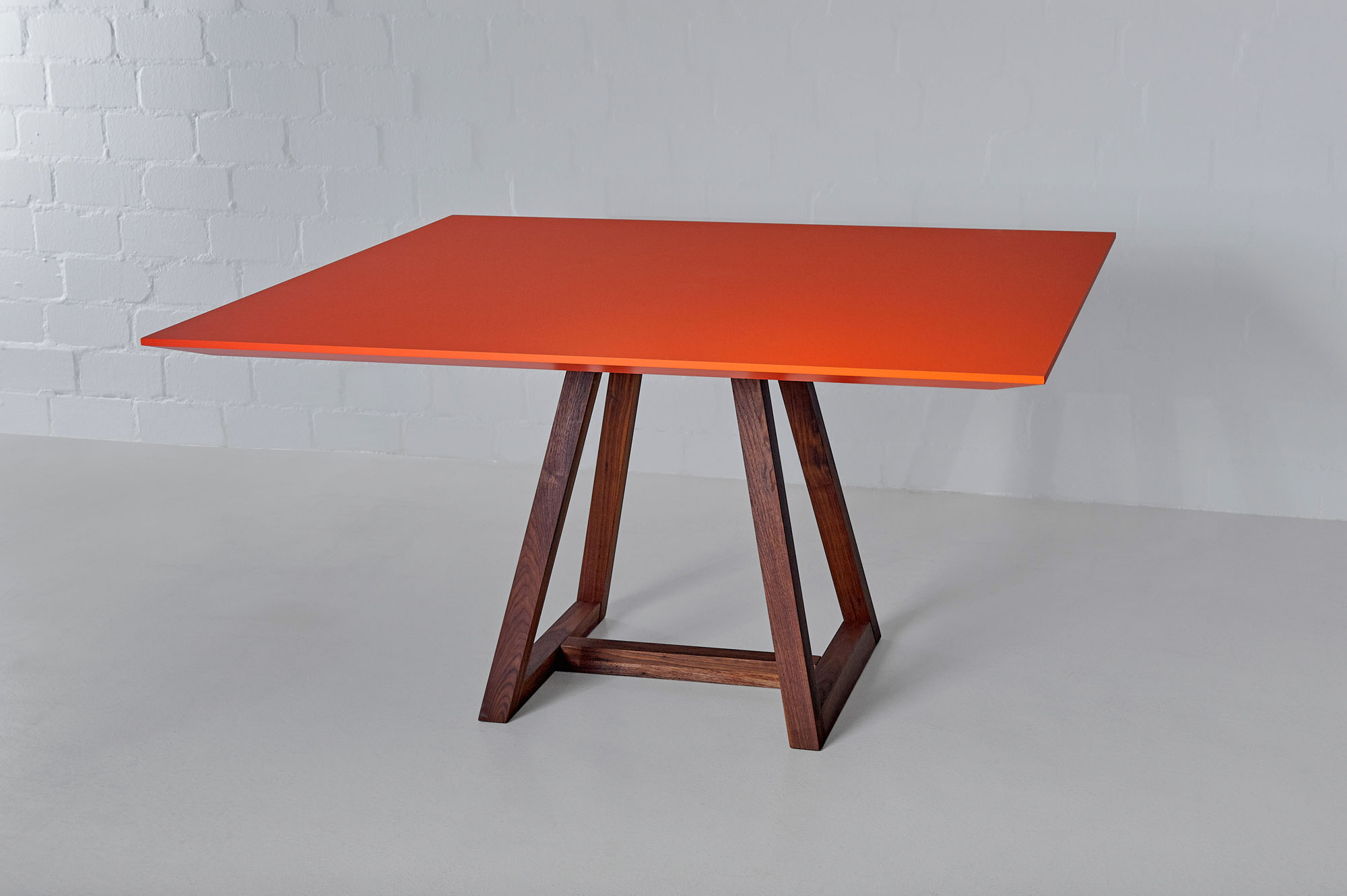 Linoleumstisch MARGO SQUARE LINO Edited Maßgefertigt aus Massivholz von vitamin design