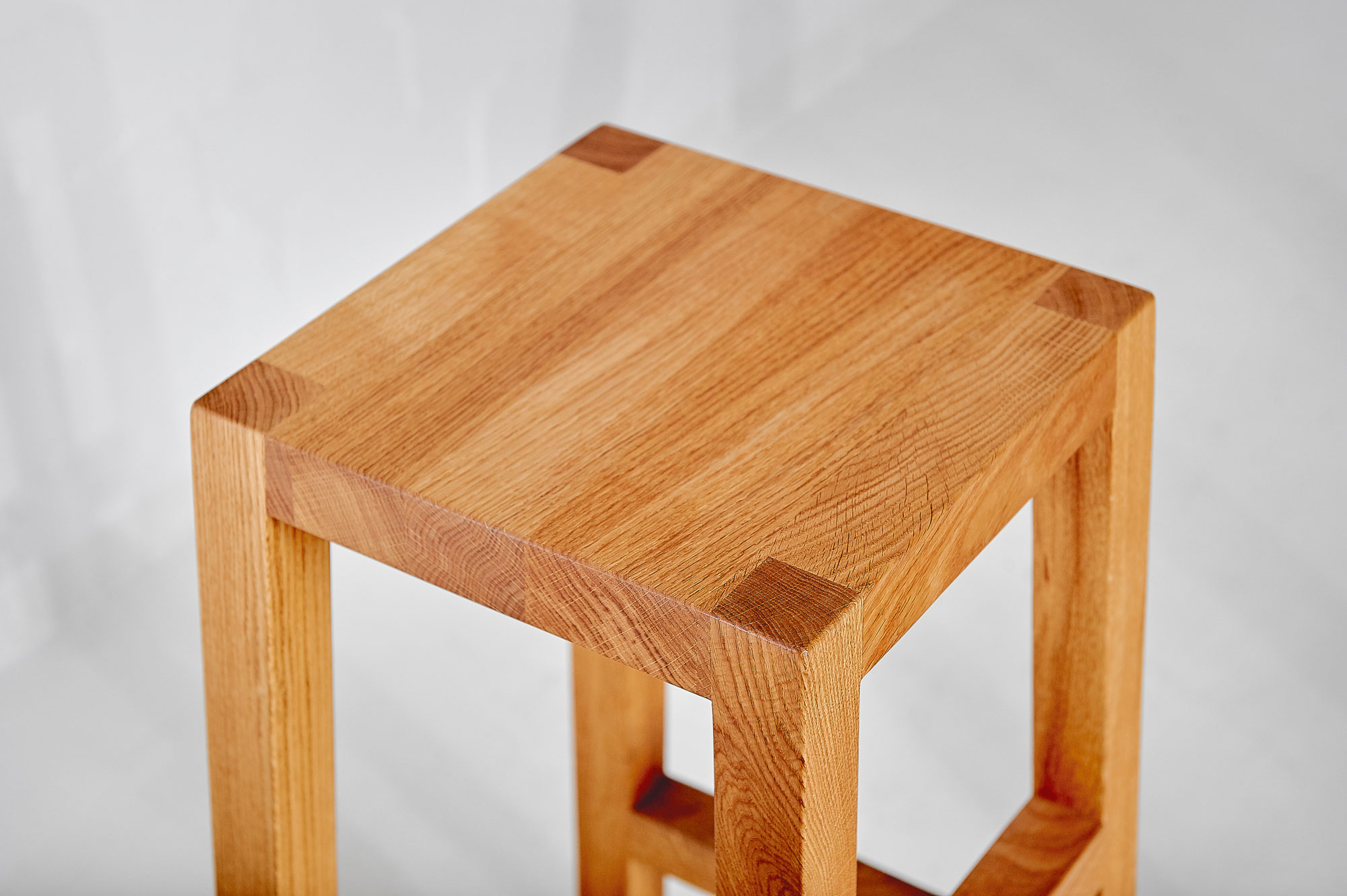 Massivholz Barhocker TANTUM Edited Maßgefertigt aus Massivholz von vitamin design